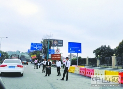 城區(qū)高速出入口頻現(xiàn)中介“拉客軍團”-本地資訊-中山網(wǎng)·中山樓市網(wǎng)-中山網(wǎng)房產(chǎn)頻道-中山最權(quán)威的房產(chǎn)信息網(wǎng)-中山最專業(yè)房地產(chǎn)廣告策劃